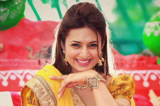 Woman yellow dress smiling hands - a yellow dress free wallpaper