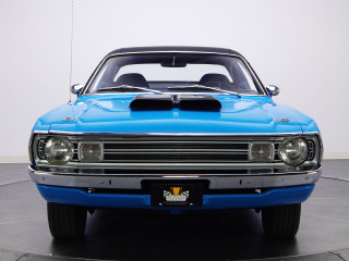 Blue car white wall black - a black floor free wallpaper