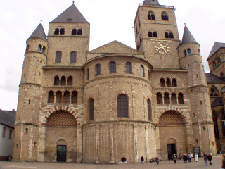 Large building clock towers front - free architecture wallpaper