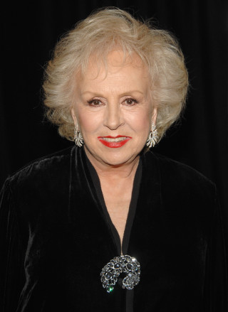 Woman red lipstick black jacket - a black curtain free wallpaper