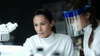 Woman robot mirror visor white - a mirror free wallpaper for desktop