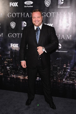 Man suit tie poster city - alton tobey free wallpaper