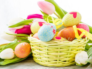 Basket decorated eggs flowers table - a basket free wallpaper for desktop