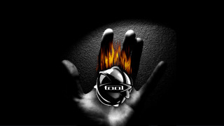 Hand ring flames black background - ring free wallpaper