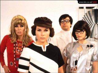 Group people room white wall - a white wall free wallpaper for desktop