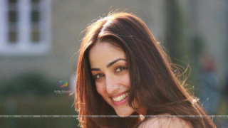 Woman long hair smiling looking - seductive smile free wallpaper for desktop