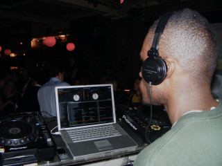 Man headphones laptop party djs - a party free wallpaper for desktop