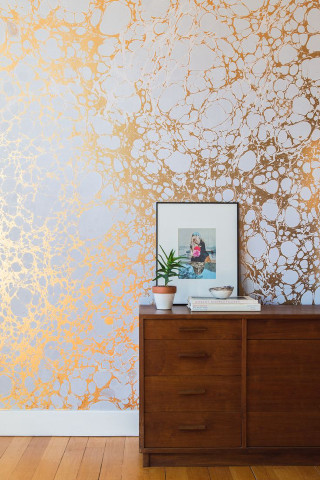 Plant dresser gold white design - a gold free wallpaper for mobile