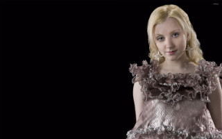 Woman dress flower black background - dark shadow free wallpaper