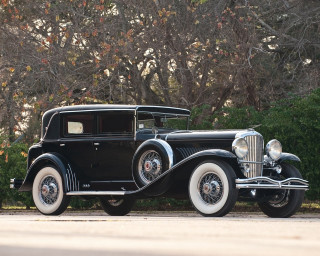 Old model car tree leaves - an old model car free wallpaper