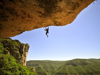 Man climbing cliff rope harness - the air free wallpaper
