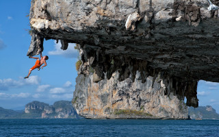 Man hanging cliff climbing water - amazing depth free wallpaper