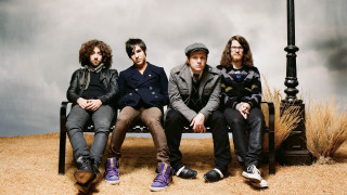 Three men bench street light - free seasons wallpaper