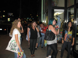 Group night people talking cell - nighttime free wallpaper