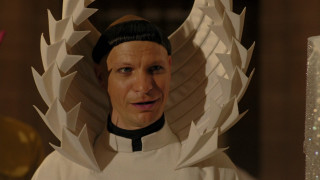 Man white outfit paper crown - perfect symmetry free wallpaper