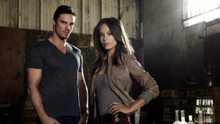 Man woman standing room alcohol - a man and a woman free wallpaper for desktop