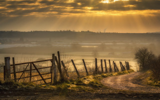 Dirt road fence field sunbeam - crepuscular free wallpaper for desktop