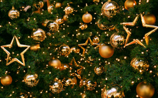 Christmas tree gold ornaments stars - ornamental free wallpaper for desktop