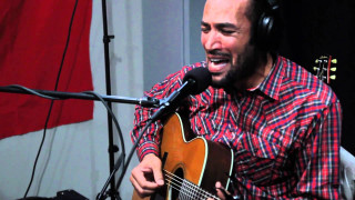 Andrew boog faithfull guitar microphone - a guitar in front free wallpaper