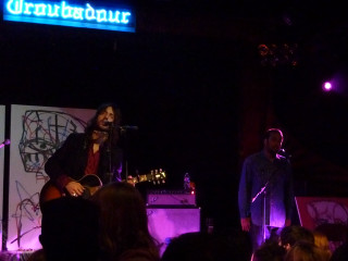 Man playing guitar singing woman - a man playing free wallpaper