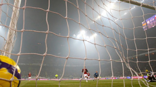 Soccer goalie air ball net - arte povera free wallpaper