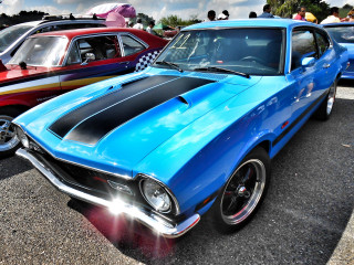 Blue muscle car parking lot 2 - the background and people free wallpaper