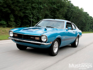 Blue muscle car driving road - clean free wallpaper