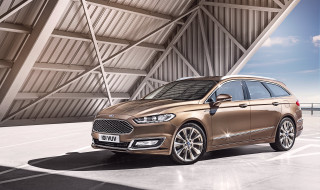 Gold ford mondeo parked building - private press free wallpaper for desktop
