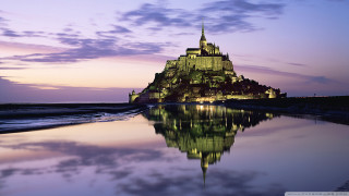 Castle lit night beach reflection - a purple sky free wallpaper for desktop