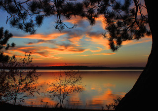 Sunset lake tree clouds sky 2 - a sunset over a lake free wallpaper