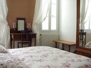 Bedroom with bed interior design 15 - dresser free wallpaper