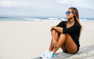 Woman sitting ledged beach legs - her shoe free wallpaper for desktop