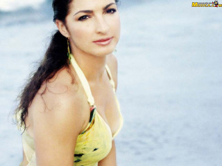 Woman yellow bikini beach surfboard - a yellow bikini free wallpaper for desktop