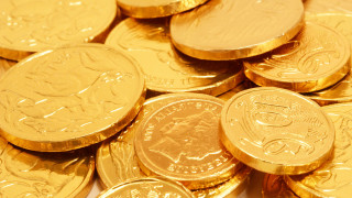 Gold coins pile table white - a pile free wallpaper