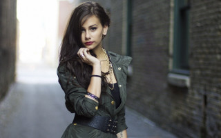 Woman standing alley way hand - a gold necklace free wallpaper