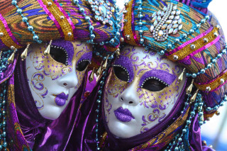 Venice parade colorful masks headdress - carlo carlone free wallpaper