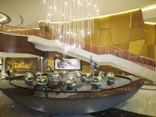 Large room chandelier table flowers - a large room free wallpaper