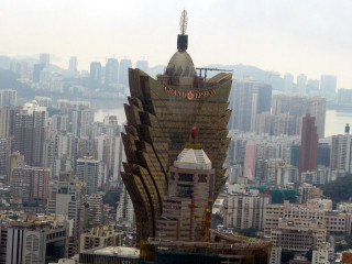 Large building tall tower city 4 - a large building free wallpaper