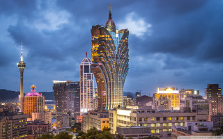 City skyline tall building night 2 - free architecture wallpaper for desktop