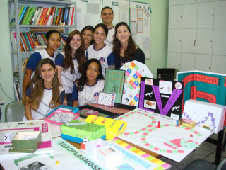 Girls table sign woman group - full color free wallpaper