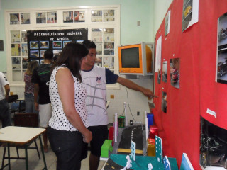 Man woman red wall tv - a tv free wallpaper