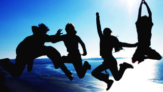 Beach jumping group sun ocean - energetic free wallpaper for desktop