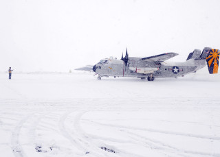 Snowy runway plane people military - frostbite 3 engine free wallpaper for desktop