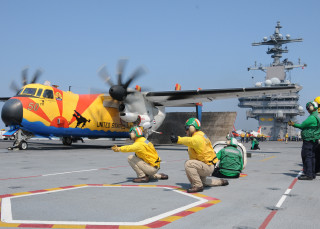 Yellow jackets plane runway navy - a plane free wallpaper