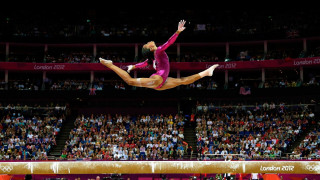Woman pink leotard beam trick - a trick free wallpaper