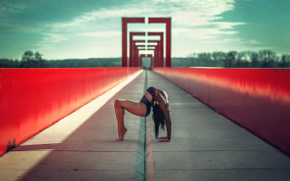 Woman bending bridge red pillars - symmetric free wallpaper
