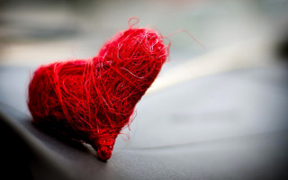 Red heart yarn table object - a red heart free wallpaper