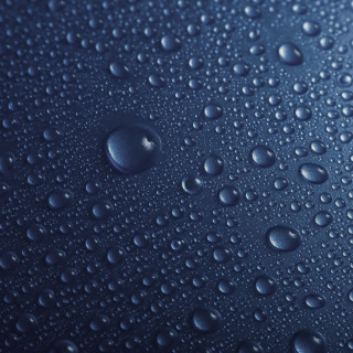 Water droplets blue surface bokeh 4 - a close up of water droplets free wallpaper for tablet