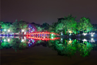 Bridge lit up night time - cao buxing free wallpaper