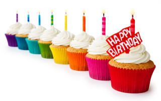 Cupcakes candles happy birthday sign - top of them free wallpaper
